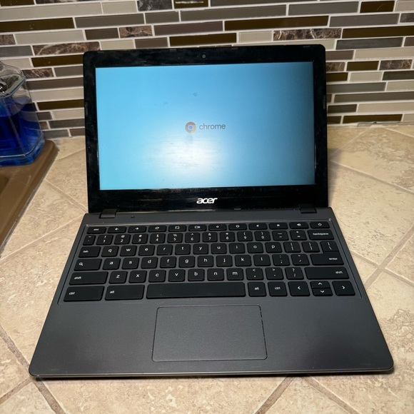 Acer C720-2103 11.6" (16GB SSD, Intel Celeron 2955U, 1.4GHz, 2GB RAM) Laptop - Picture 1 of 6